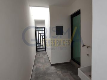 CASA EN VENTA EN FRACCIONAMIENTO LA HERRADURA