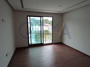 CASA EN VENTA EN FRACCIONAMIENTO LA HERRADURA