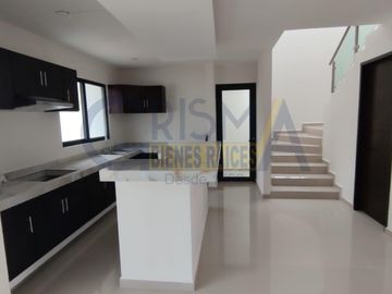 CASA EN VENTA EN FRACCIONAMIENTO LA HERRADURA