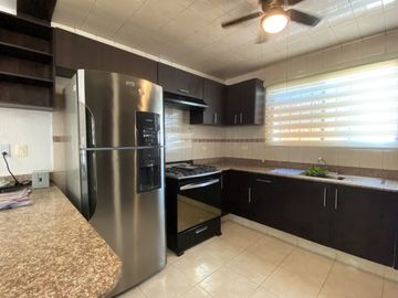 Casa Amueblada en Renta/Venta en Las Americas II
