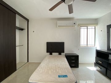 Casa Amueblada en Renta/Venta en Las Americas II