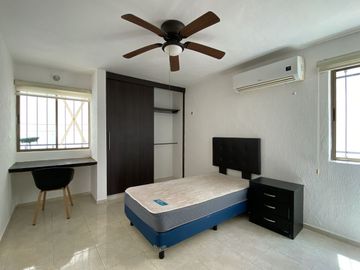 Casa Amueblada en Renta/Venta en Las Americas II