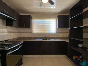 Casa Amueblada en Renta/Venta en Las Americas II