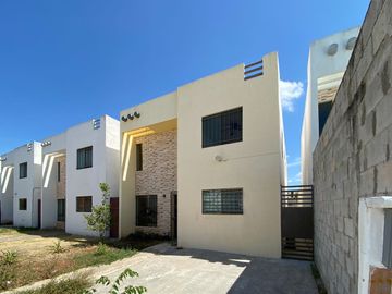 Casa Amueblada en Renta/Venta en Las Americas II