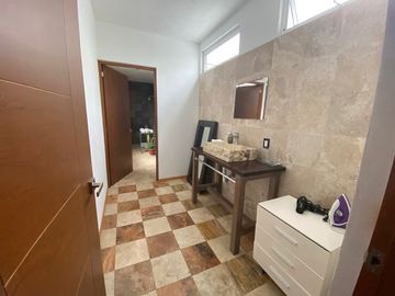 Casa Colonial en VENTA en el CENTRO en el barrio de Santiago para remodelar