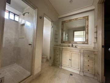 AMPLIO  DEPARTAMENTO EN RESIDENCIAL REAL DEL BOSQUE (S)