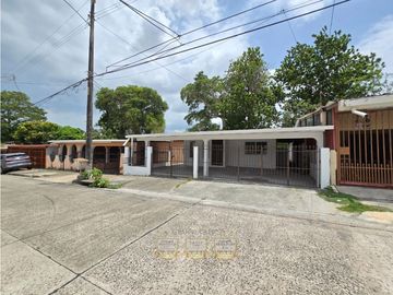 Venta de casa en Cerro Viento con Jardin