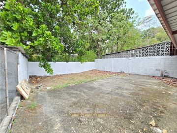 Venta de casa en Cerro Viento con Jardin