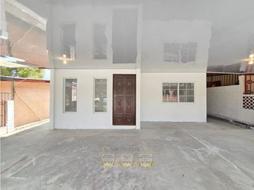 Venta de casa en Cerro Viento con Jardin