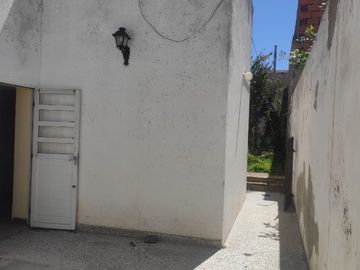 Casa en venta de 2 dormitorios c/ cochera en Centro