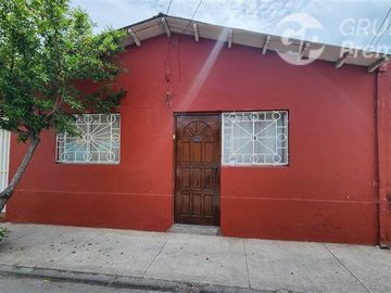 Casa en Venta en A escasos minutos del metro Lo Martínez