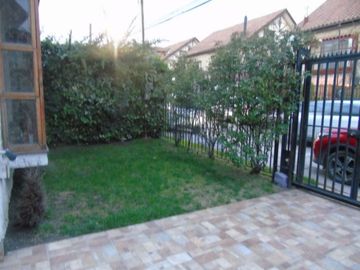Hermosa Casa Familiar con Piscina en Las Condes