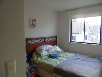 Hermosa Casa Familiar con Piscina en Las Condes