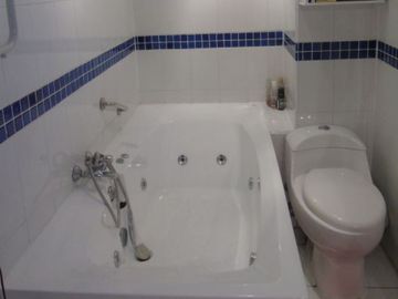 Hermosa Casa Familiar con Piscina en Las Condes