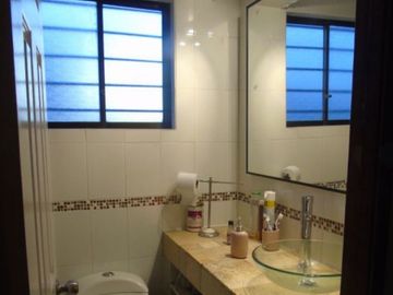 Hermosa Casa Familiar con Piscina en Las Condes