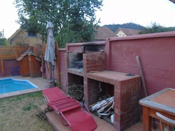 Hermosa Casa Familiar con Piscina en Las Condes