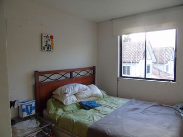 Hermosa Casa Familiar con Piscina en Las Condes