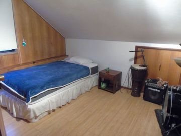 Hermosa Casa Familiar con Piscina en Las Condes