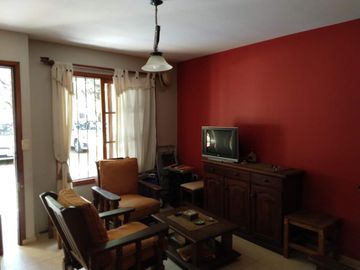 Casa en venta - 3 Dormitorios 2 Baños - 77.21Mts2 - Costa Azul