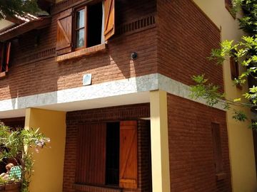 Casa en venta - 3 Dormitorios 2 Baños - 77.21Mts2 - Costa Azul