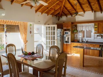 Casa de 4 ambientes en venta en Martinez