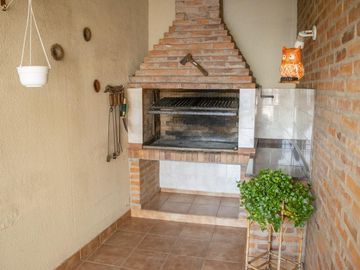 Casa de 4 ambientes en venta en Martinez