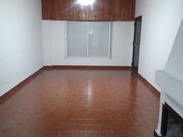Casa en venta - 2 Dormitorios 1 Baño - Cocheras - 300Mts2 - Alsina, Baradero