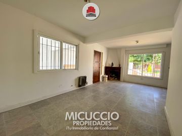 Casa en venta, Hipólito Yrigoyen 978, Escobar. APTA CREDITO.