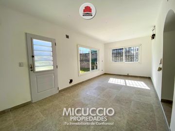 Casa en venta, Hipólito Yrigoyen 978, Escobar. APTA CREDITO.