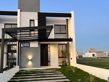 Duplex en Venta en Quebradas de Manantiales - 3  dormitorios   patio   asador   cochera