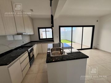 Duplex en Venta en Quebradas de Manantiales - 3  dormitorios   patio   asador   cochera