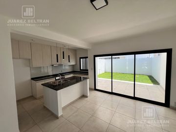 Duplex en Venta en Quebradas de Manantiales - 3  dormitorios   patio   asador   cochera