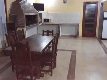 Casa en venta - 2 Dormitorios 1 Baño - Cochera - Abasto, La Plata