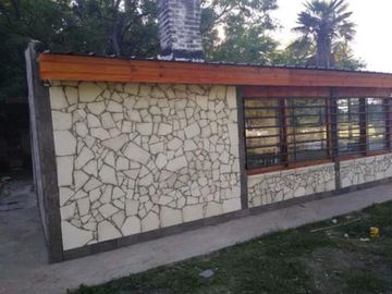 Casa en venta - 2 Dormitorios 1 Baño - Cochera - Abasto, La Plata