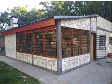 Casa en venta - 2 Dormitorios 1 Baño - Cochera - Abasto, La Plata