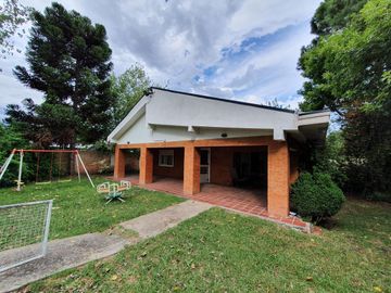 Casa Quinta en Barrio Parque Los Ombúes