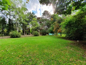 Casa Quinta en Barrio Parque Los Ombúes