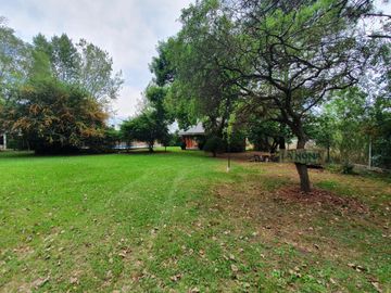 Casa Quinta en Barrio Parque Los Ombúes