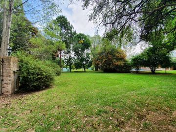Casa Quinta en Barrio Parque Los Ombúes