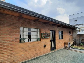 Venta casa 3 dormitorios en Barrio Arroyito