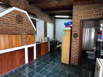 Venta casa 3 dormitorios en Barrio Arroyito