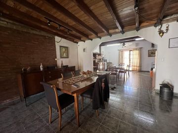 Venta casa 3 dormitorios en Barrio Arroyito