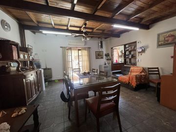Venta casa 3 dormitorios en Barrio Arroyito