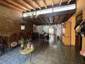 Venta casa 3 dormitorios en Barrio Arroyito