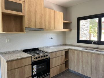 CASA EN VENTA CON RENTA - HARAS SANTA MARIA OPORTUNIDAD