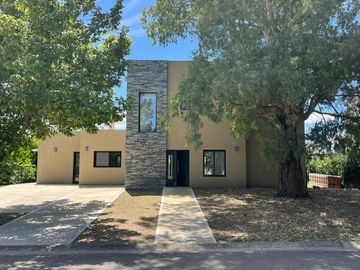 CASA EN VENTA CON RENTA - HARAS SANTA MARIA OPORTUNIDAD