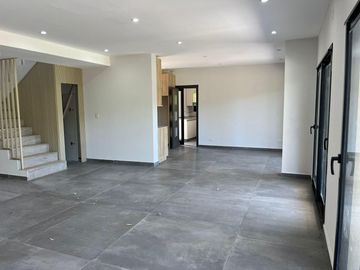 CASA EN VENTA CON RENTA - HARAS SANTA MARIA OPORTUNIDAD