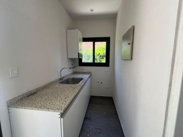 CASA EN VENTA CON RENTA - HARAS SANTA MARIA OPORTUNIDAD