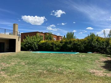 CASA EN VENTA CON RENTA - HARAS SANTA MARIA OPORTUNIDAD