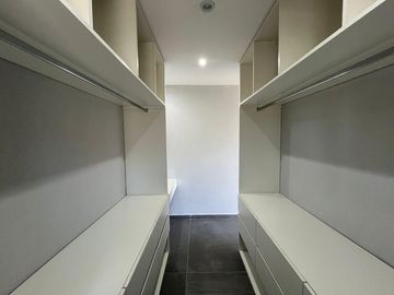 CASA EN VENTA CON RENTA - HARAS SANTA MARIA OPORTUNIDAD